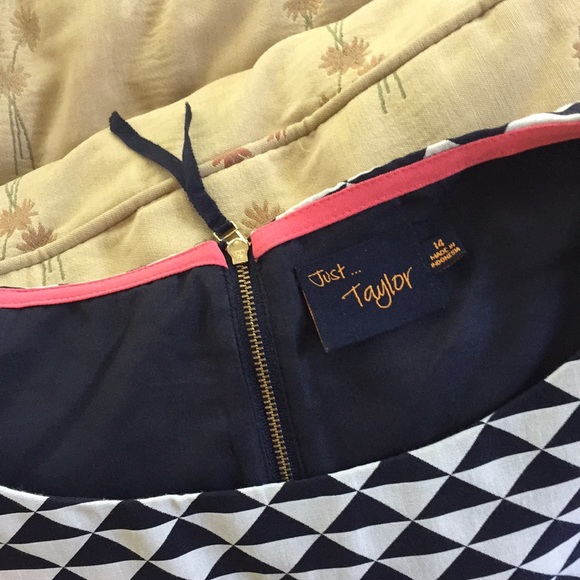 Black and white geometric patterned dress - Picture 3 of 9